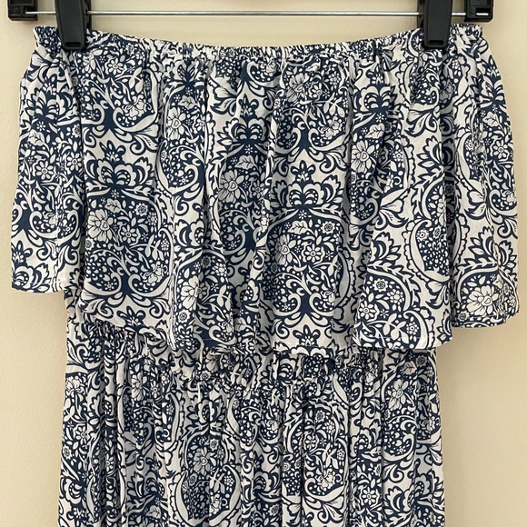 Navy and white strapless long dress. Size medium. - Picture 4 of 6